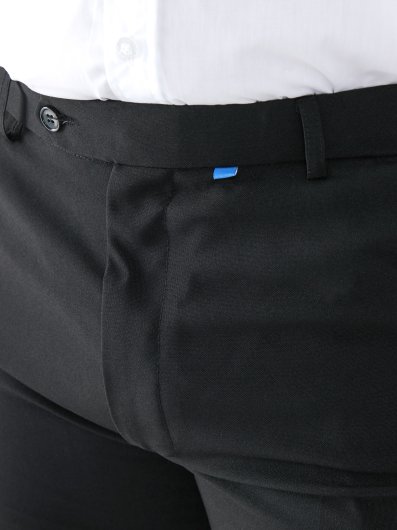 MAX BLACK